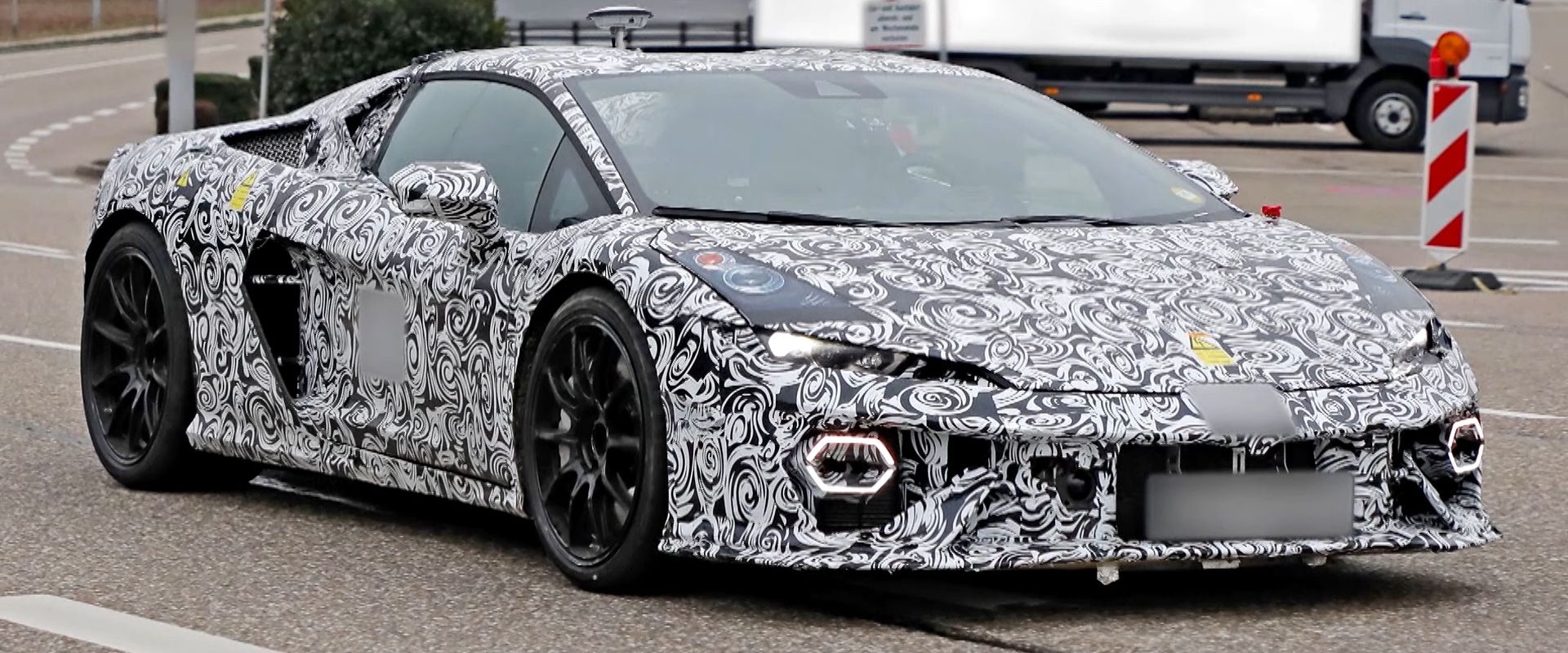 兰博基尼 Temerario 跑车官图曝光:六边形日间行车灯、4.0 升双涡轮增压 V8 混动发动机