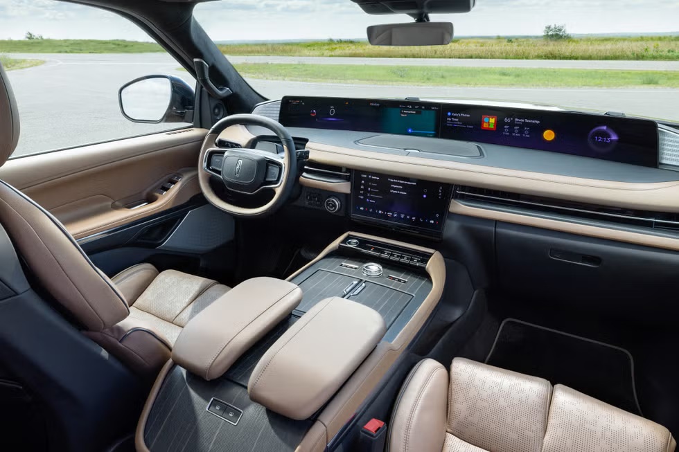 全新林肯领航员全尺寸 SUV 发布，配备贯穿式中控屏、二排“大沙发”