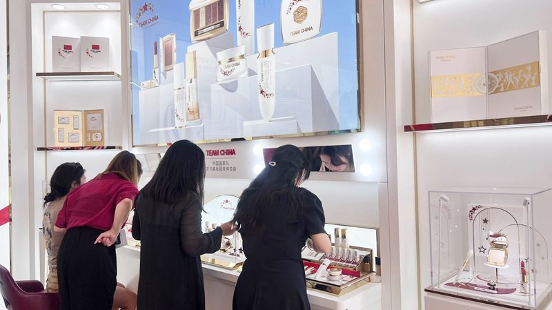 以东方美学回应巴黎浪漫,毛戈平美妆见证中国健儿「耀巴黎」