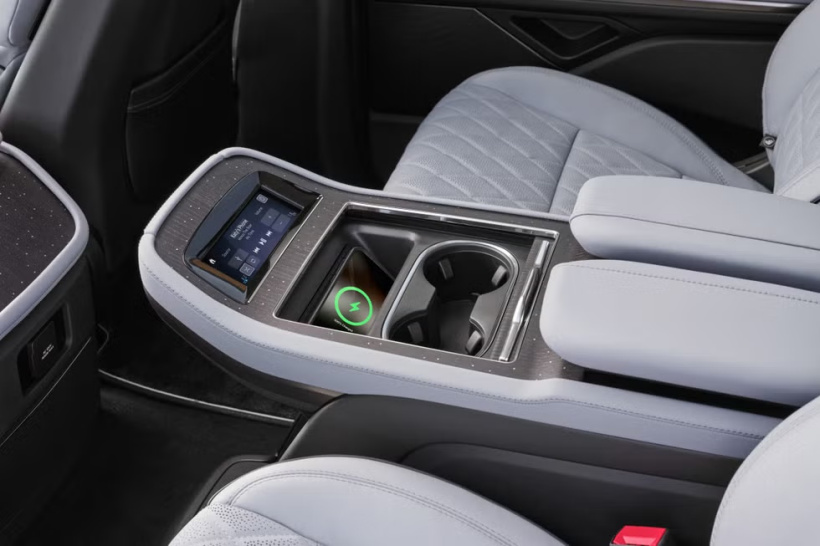 全新林肯领航员全尺寸 SUV 发布，配备贯穿式中控屏、二排“大沙发”