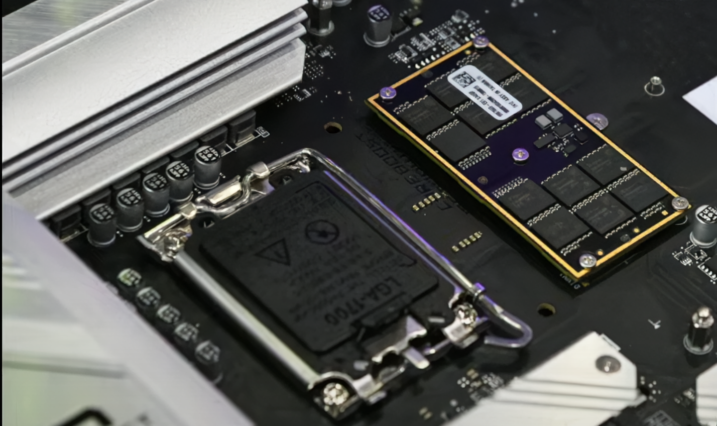 微星介绍 CAMM2 DDR5 内存对台式电脑的优势：速度更快、延迟更低、设计更酷