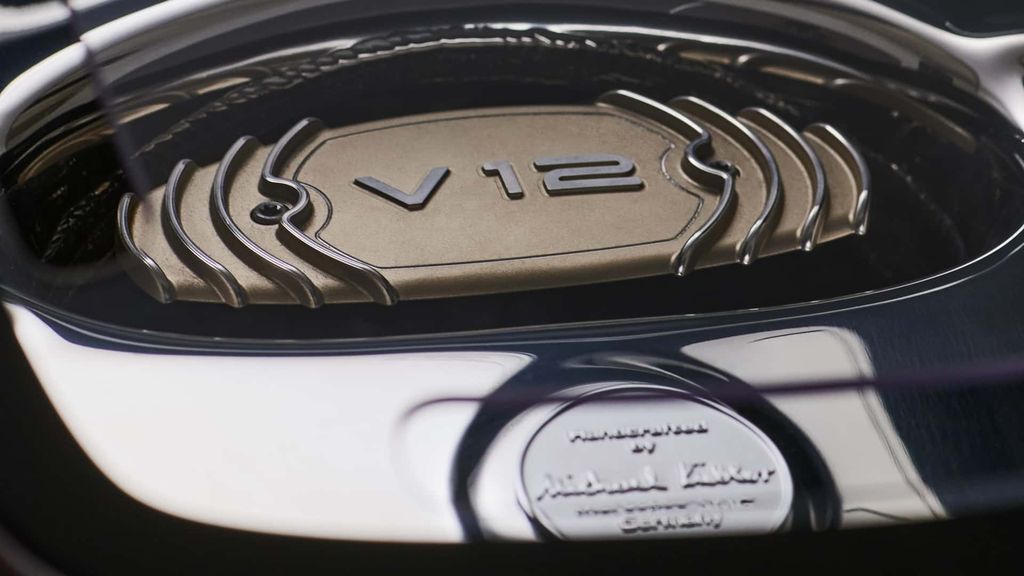 AMG 6.0T 双涡轮 V12 引擎加持,帕加尼 Utopia 敞篷版超跑发布