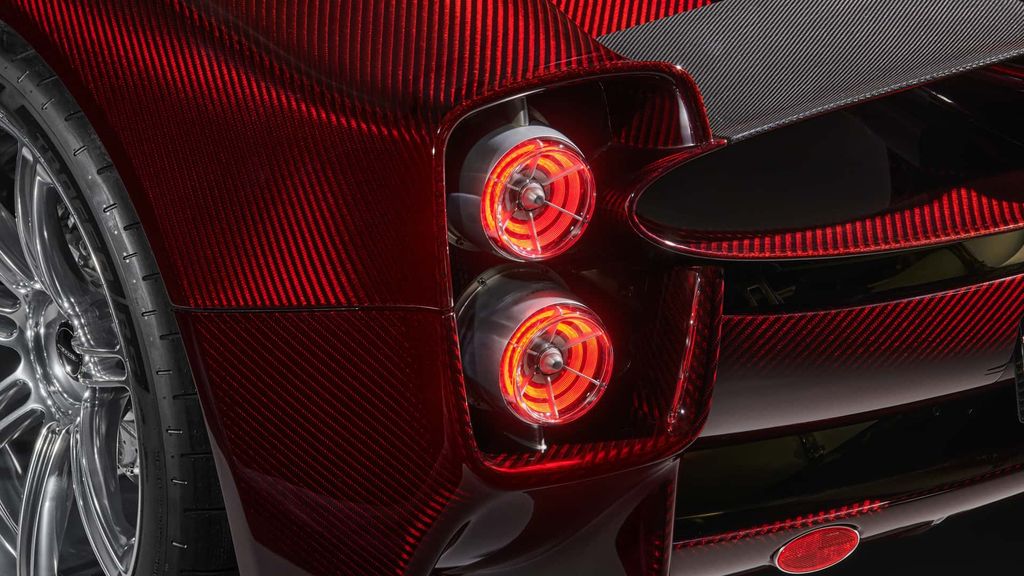 AMG 6.0T 双涡轮 V12 引擎加持,帕加尼 Utopia 敞篷版超跑发布