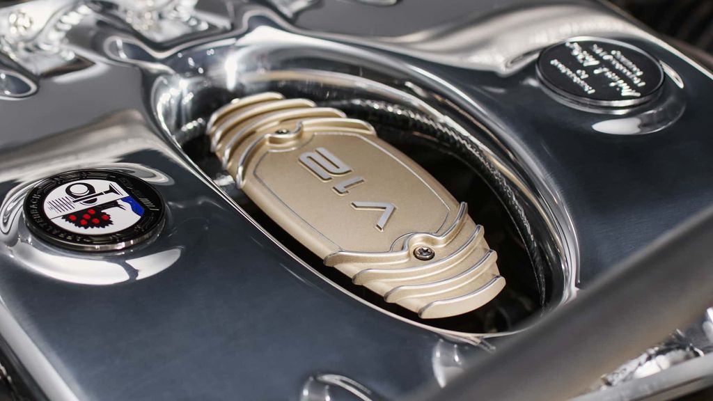 AMG 6.0T 双涡轮 V12 引擎加持,帕加尼 Utopia 敞篷版超跑发布