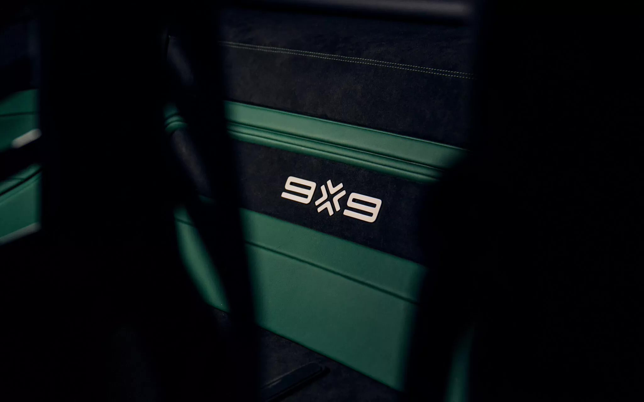 卡尔玛展示 9X9 超跑：致敬保时捷 959、零百加速最快 2 秒，210 万美元起