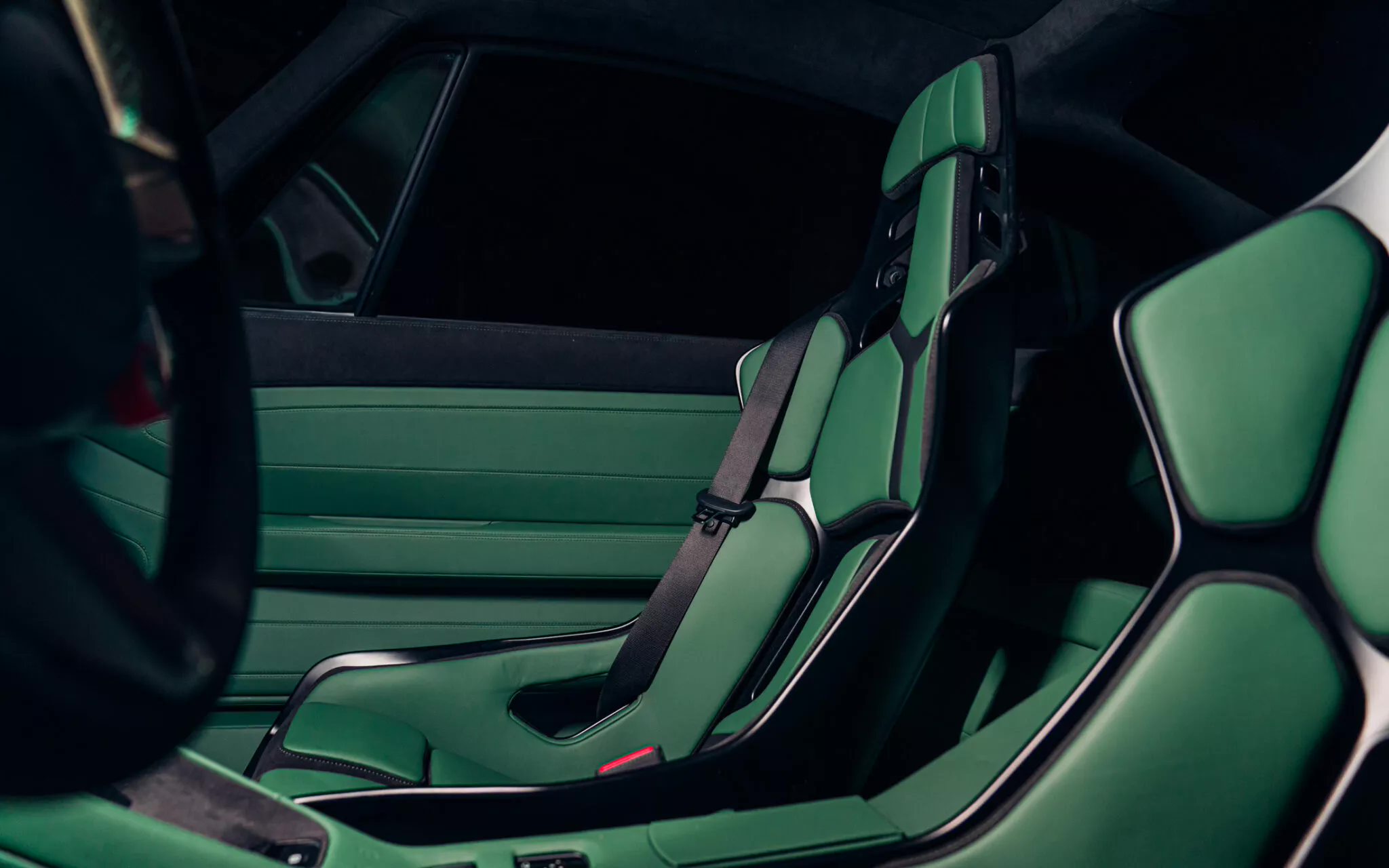 卡尔玛展示 9X9 超跑：致敬保时捷 959、零百加速最快 2 秒，210 万美元起