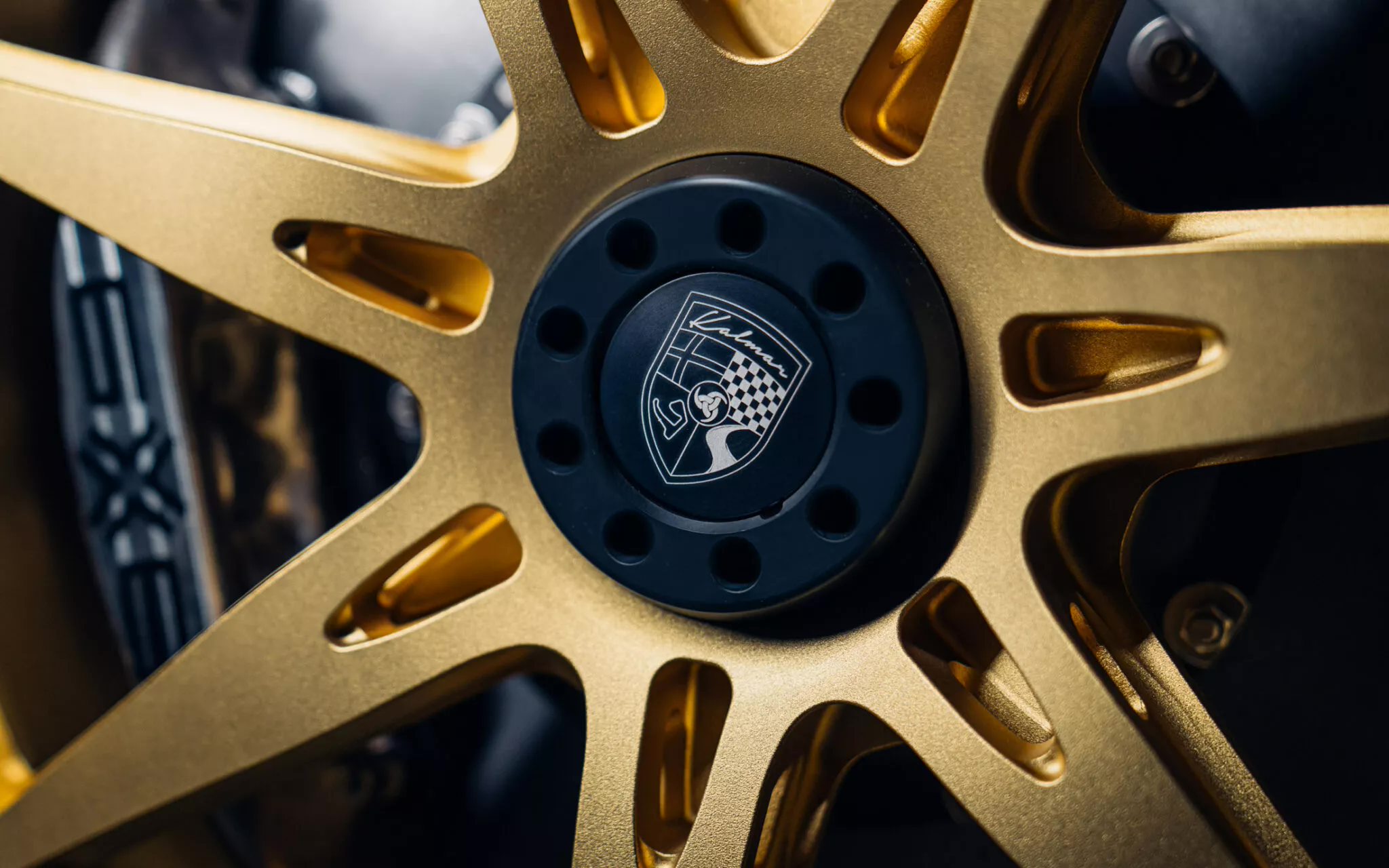 卡尔玛展示 9X9 超跑：致敬保时捷 959、零百加速最快 2 秒，210 万美元起