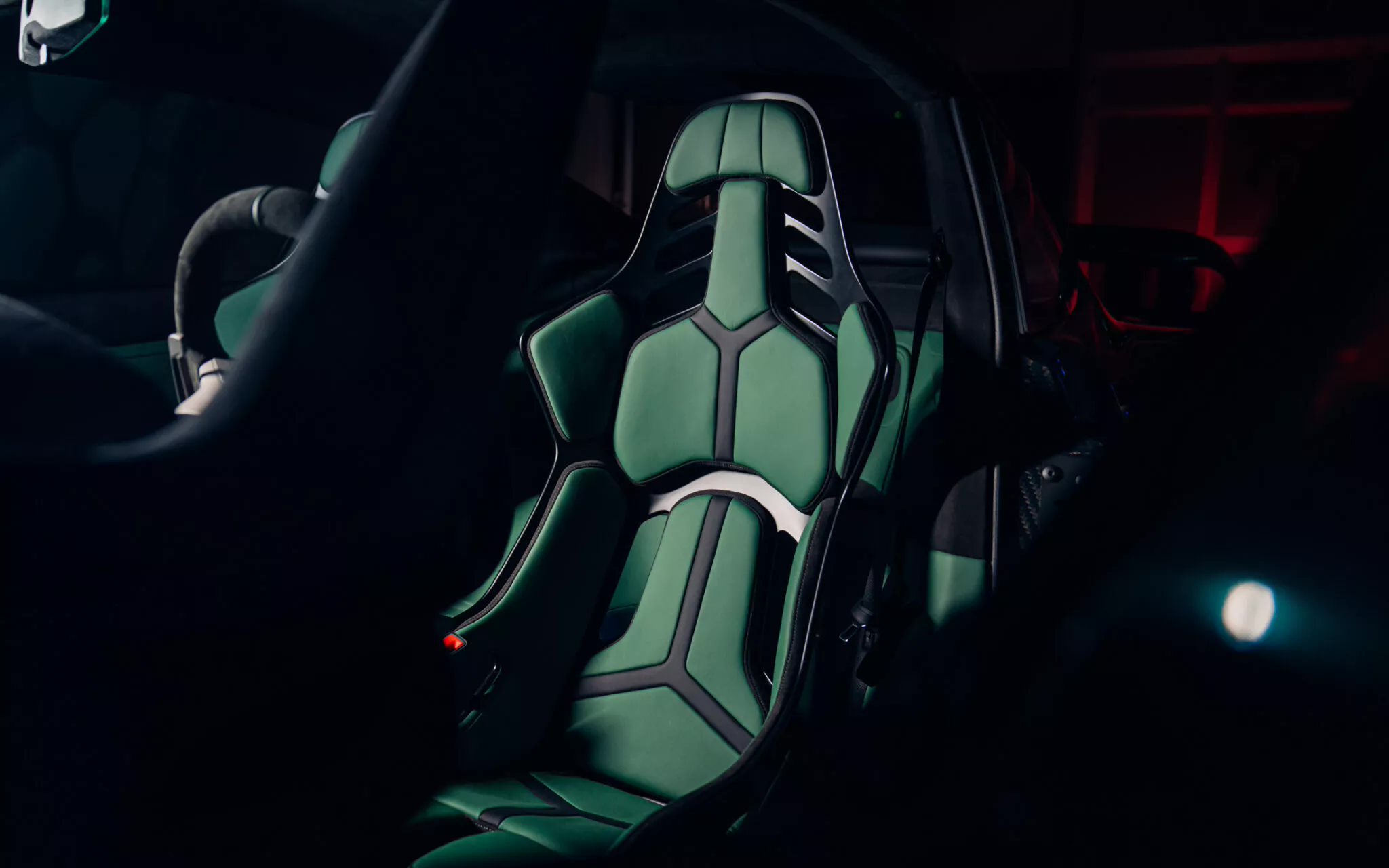 卡尔玛展示 9X9 超跑：致敬保时捷 959、零百加速最快 2 秒，210 万美元起