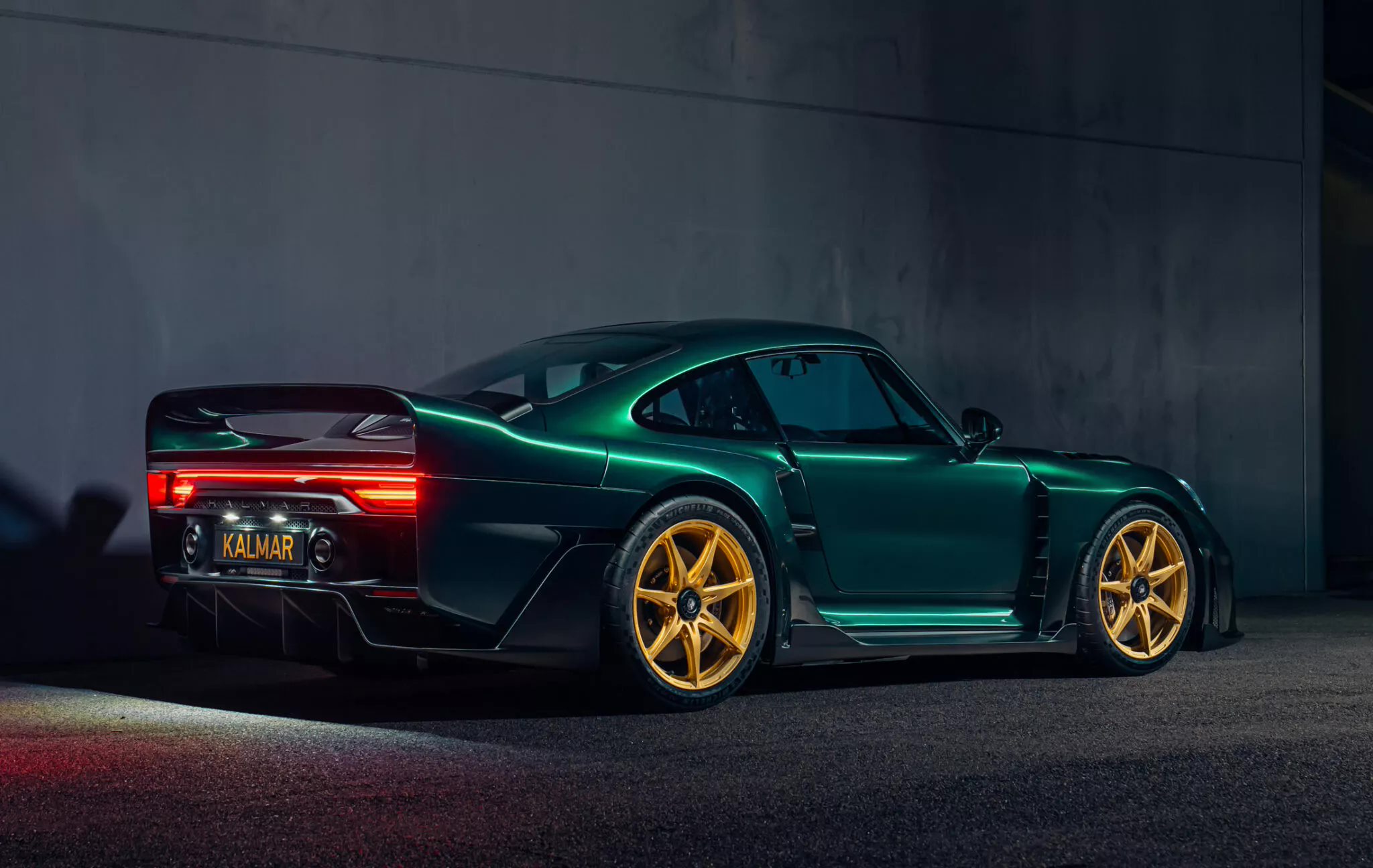 卡尔玛展示 9X9 超跑：致敬保时捷 959、零百加速最快 2 秒，210 万美元起