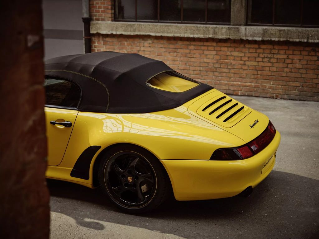 保时捷展示全球第 3 辆 993 Speedster 超跑：黄色设计，3.8 升六缸发动机、最高 300 马力