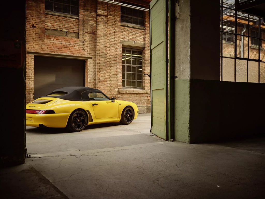 保时捷展示全球第 3 辆 993 Speedster 超跑：黄色设计，3.8 升六缸发动机、最高 300 马力