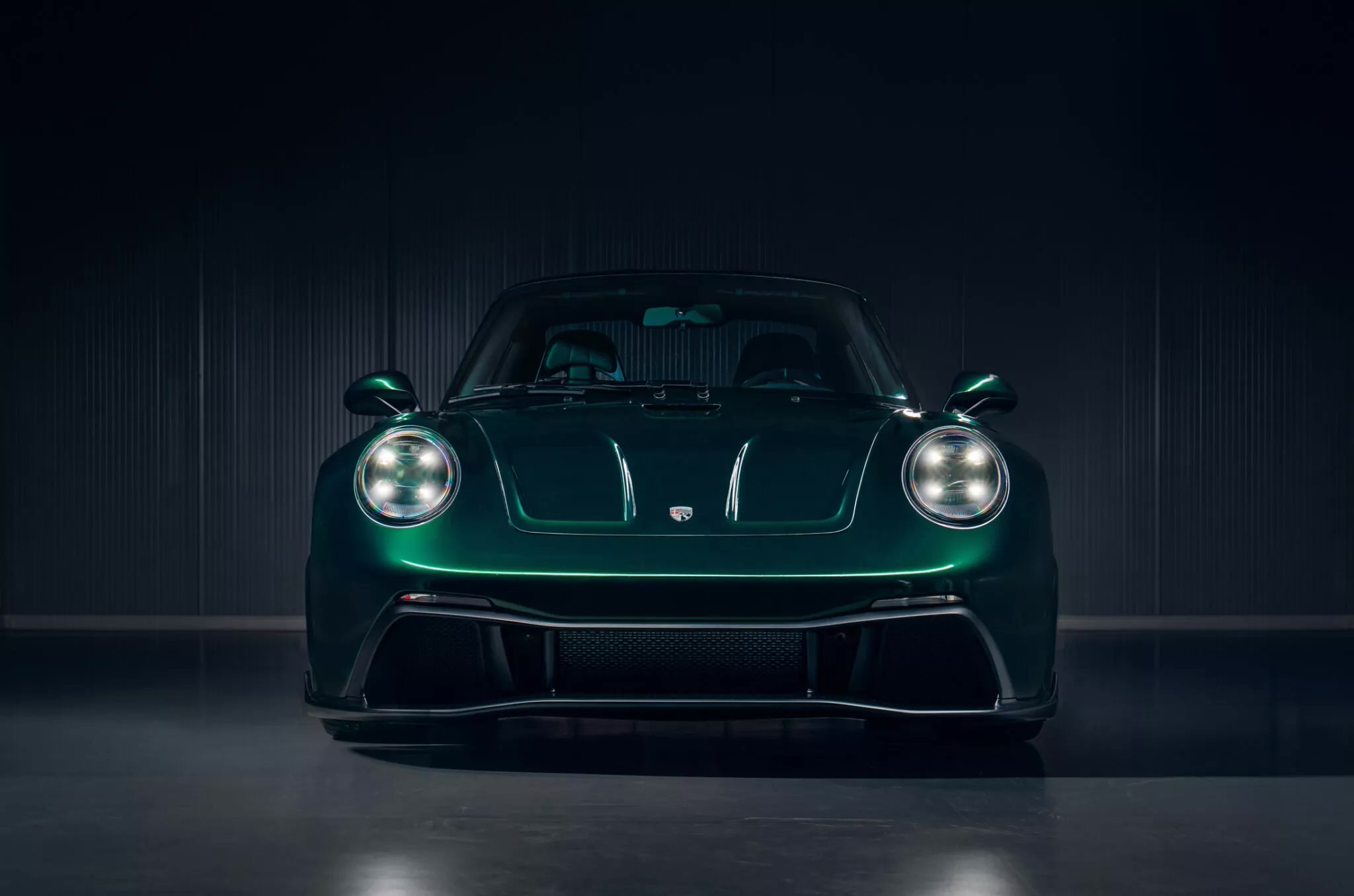 卡尔玛展示 9X9 超跑：致敬保时捷 959、零百加速最快 2 秒，210 万美元起