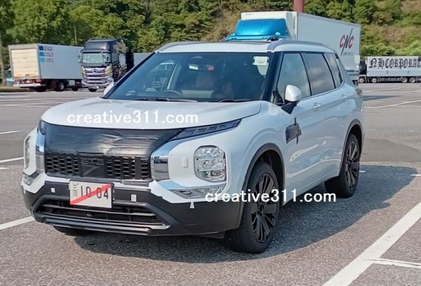 三菱中期改款欧蓝德 SUV 路测照片曝光：插电混动、12.3 英寸车机屏幕