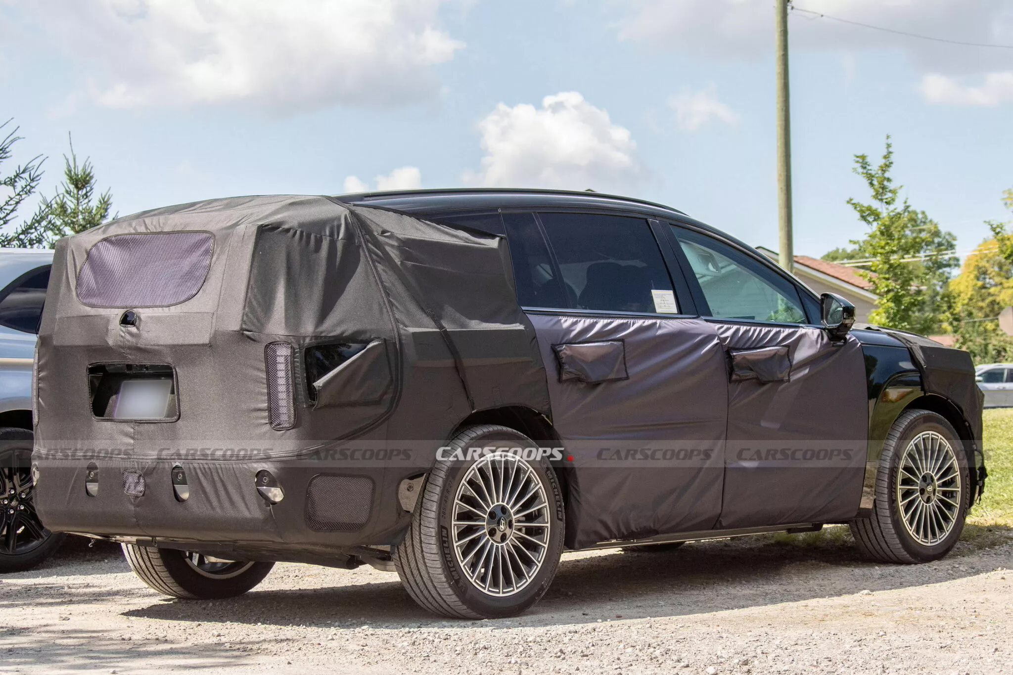 现代首款电动三排座 SUV,Ioniq 7 路测照片曝光