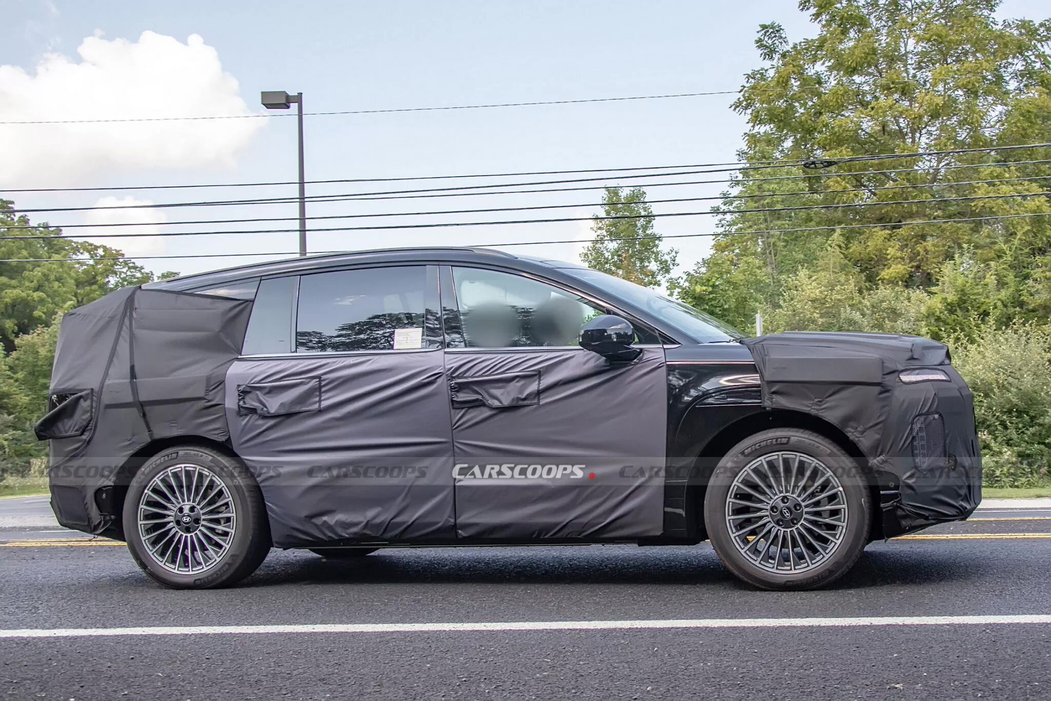 现代首款电动三排座 SUV,Ioniq 7 路测照片曝光