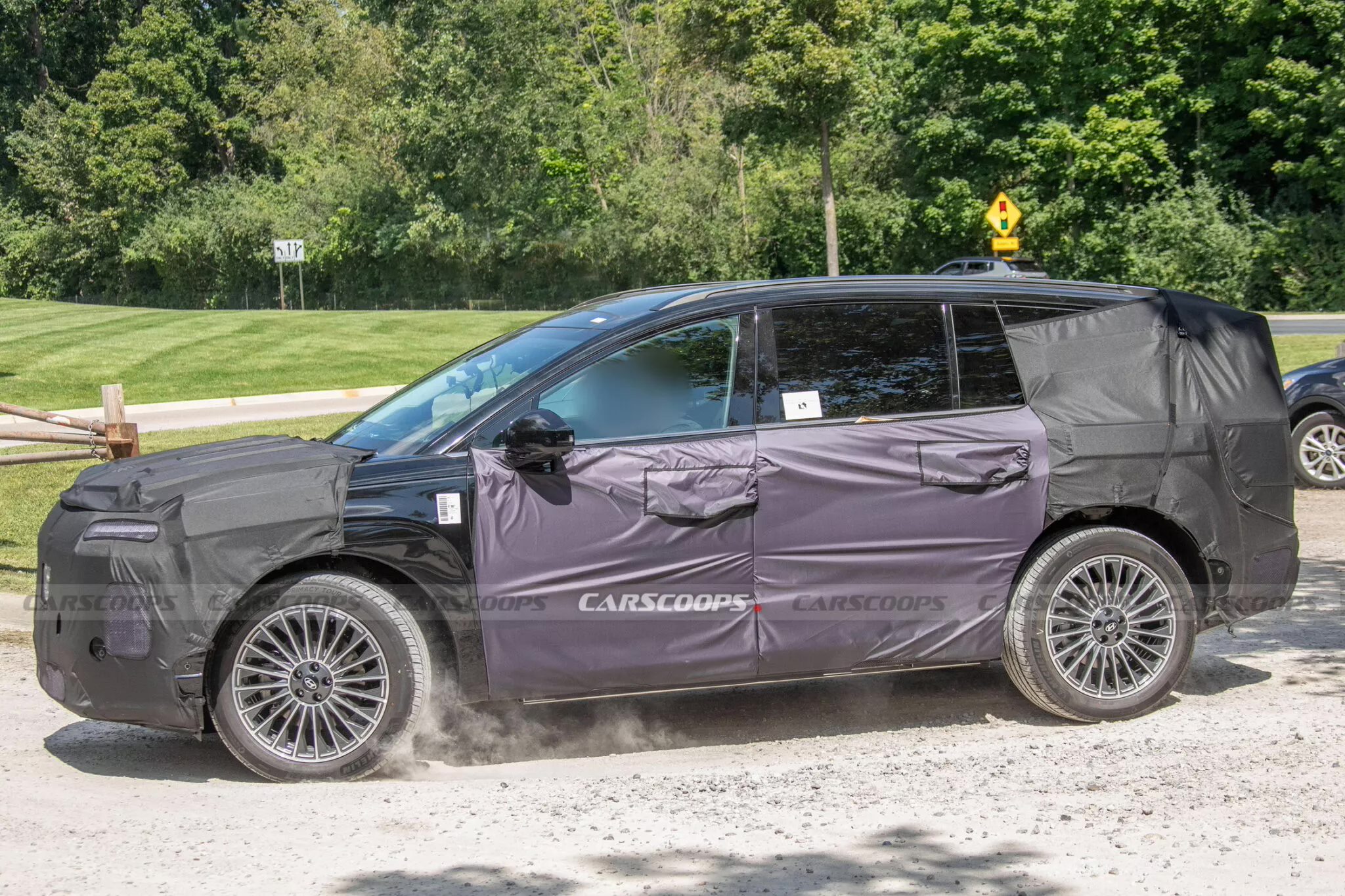 现代首款电动三排座 SUV,Ioniq 7 路测照片曝光