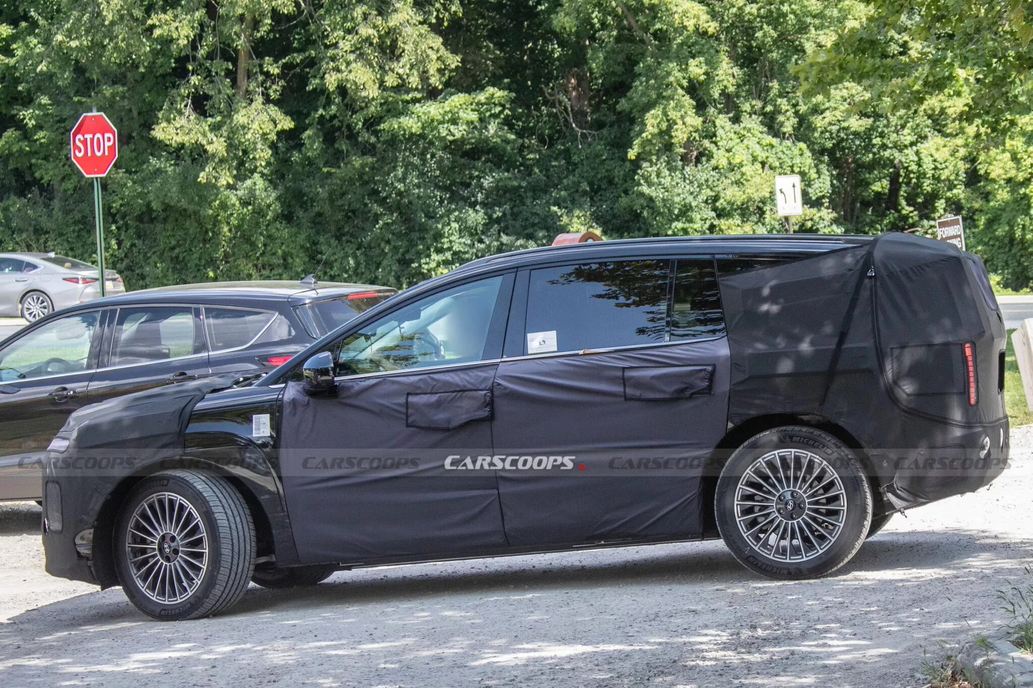 现代首款电动三排座 SUV,Ioniq 7 路测照片曝光