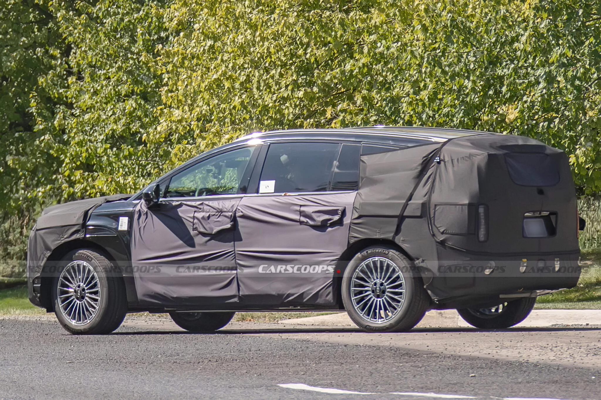 现代首款电动三排座 SUV,Ioniq 7 路测照片曝光