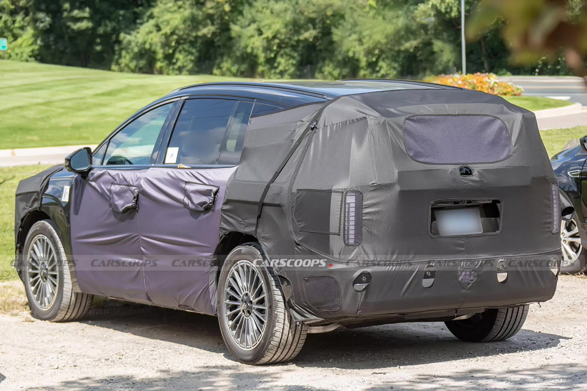 现代首款电动三排座 SUV,Ioniq 7 路测照片曝光