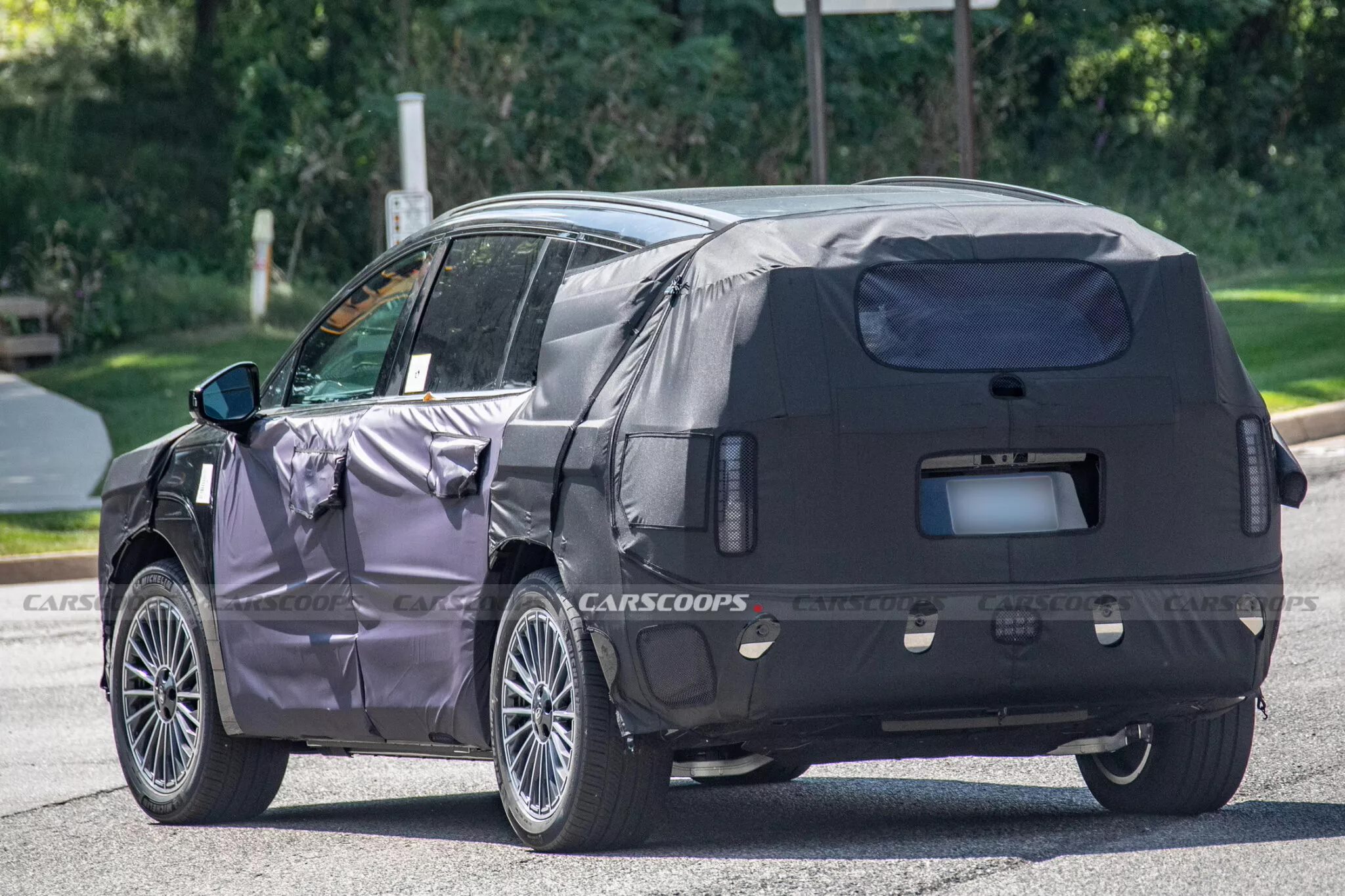 现代首款电动三排座 SUV,Ioniq 7 路测照片曝光