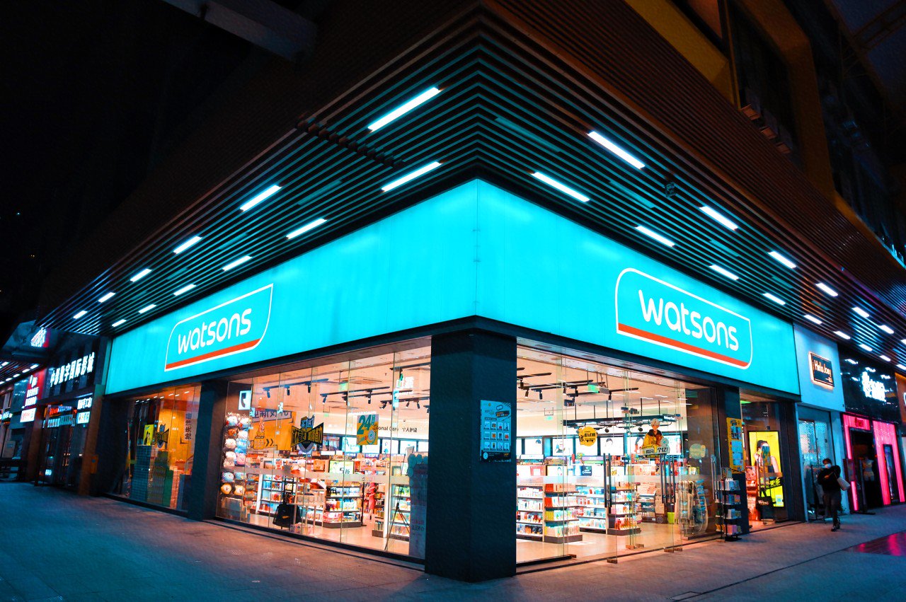 被年轻人抛弃?零售巨头屈臣氏爆改门店,中国市场半年收益跌23%