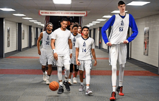 2米31篮球运动员参演《异形:夺命舰》 全片最让人害怕角色