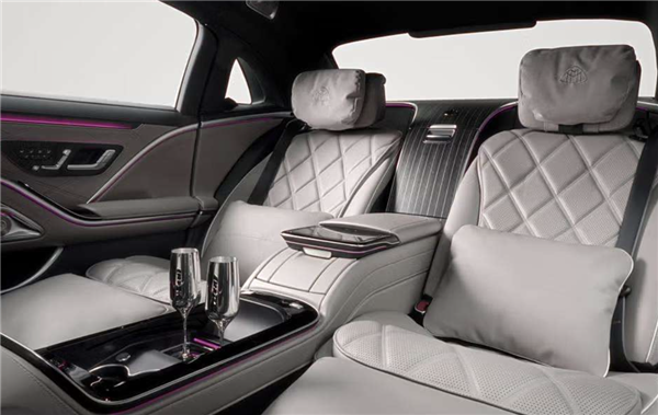 豪华行政轿车天花板!迈巴赫S680限量版亮相:价格直逼劳斯莱斯
