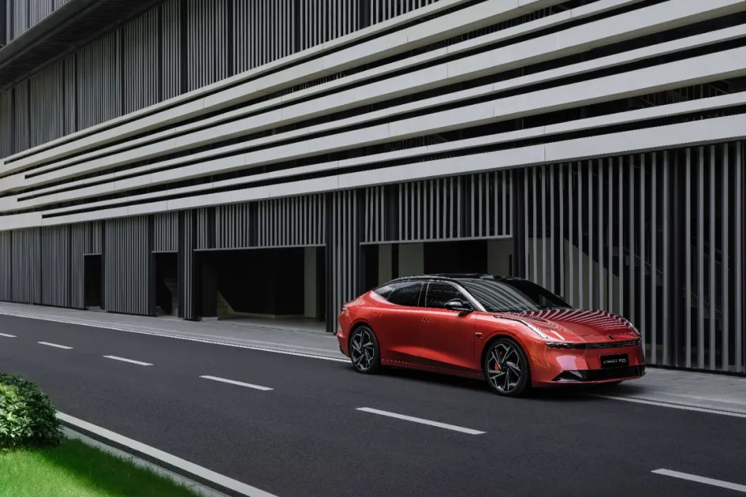 领克汽车:Z10 行驶过程中 RGB 氛围灯不会变色,未选配默认常规白色灯带