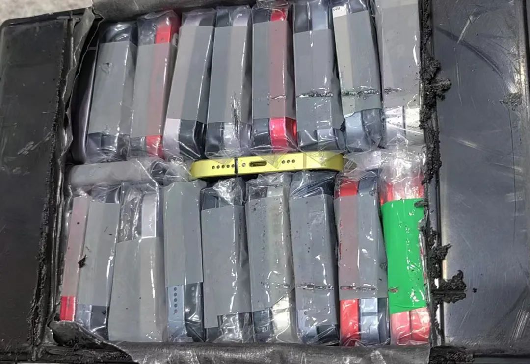 “带工费”300 元,我国海关查获游客轮椅藏匿 61 台旧手机