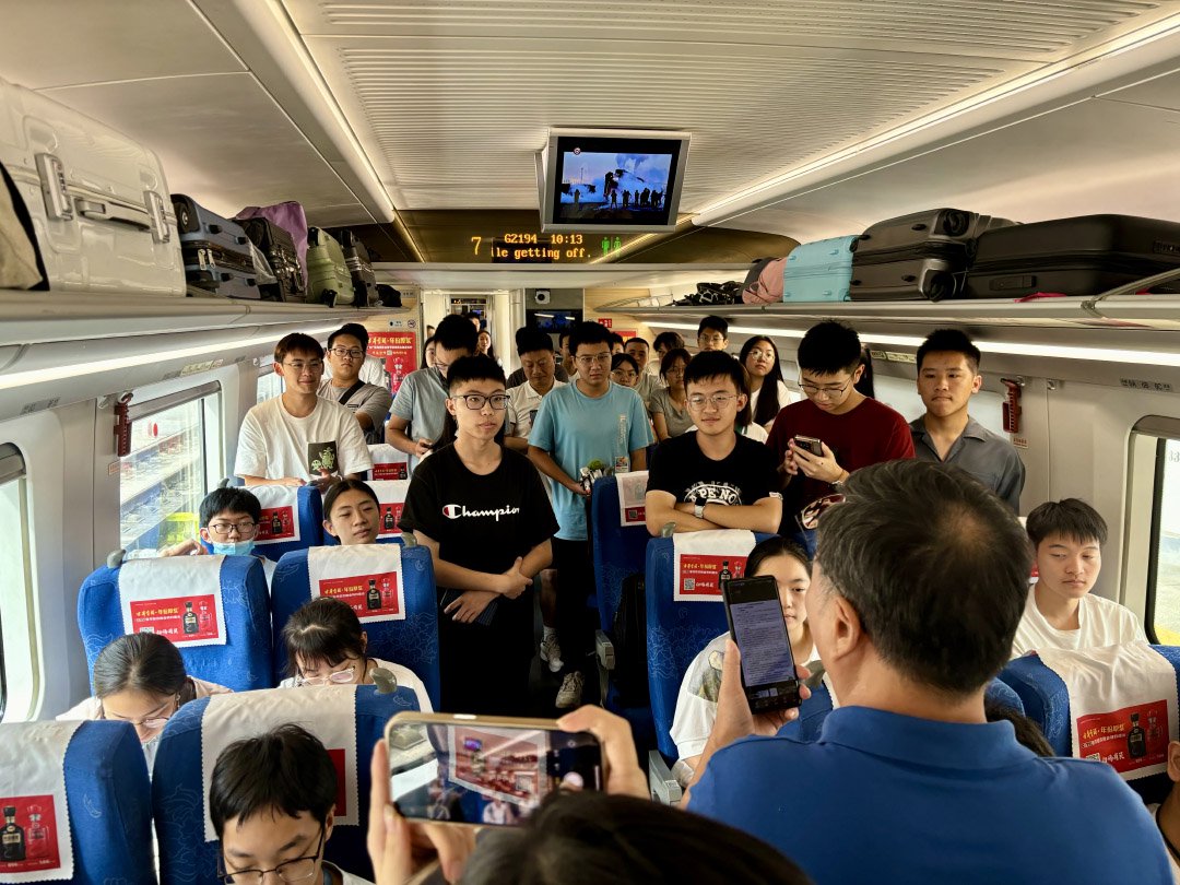 “包高铁”接新生，同济大学专列免费接云贵川渝藏学生来沪