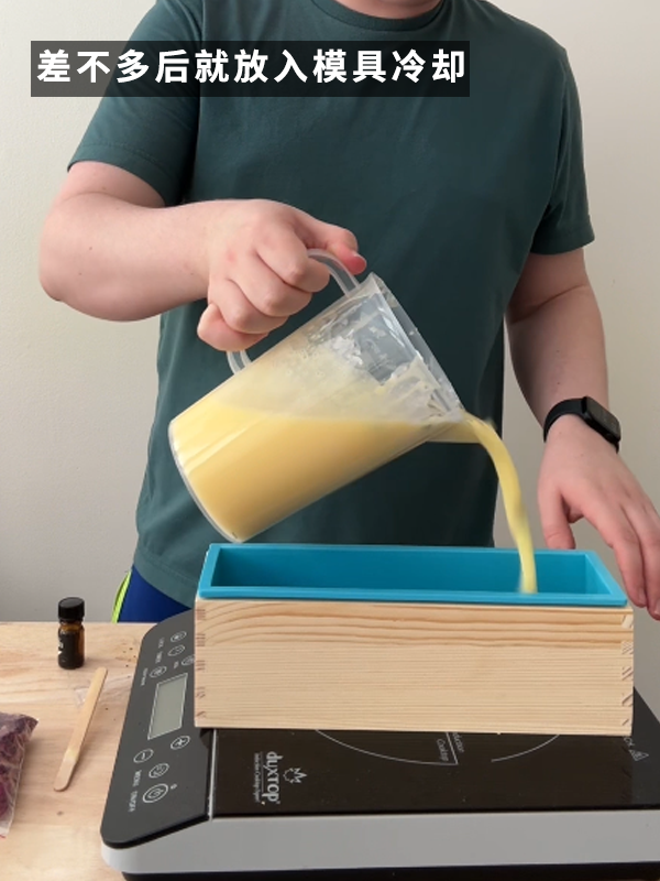 美国网红用自己的脂肪做了一块肥皂!还拿它洗手