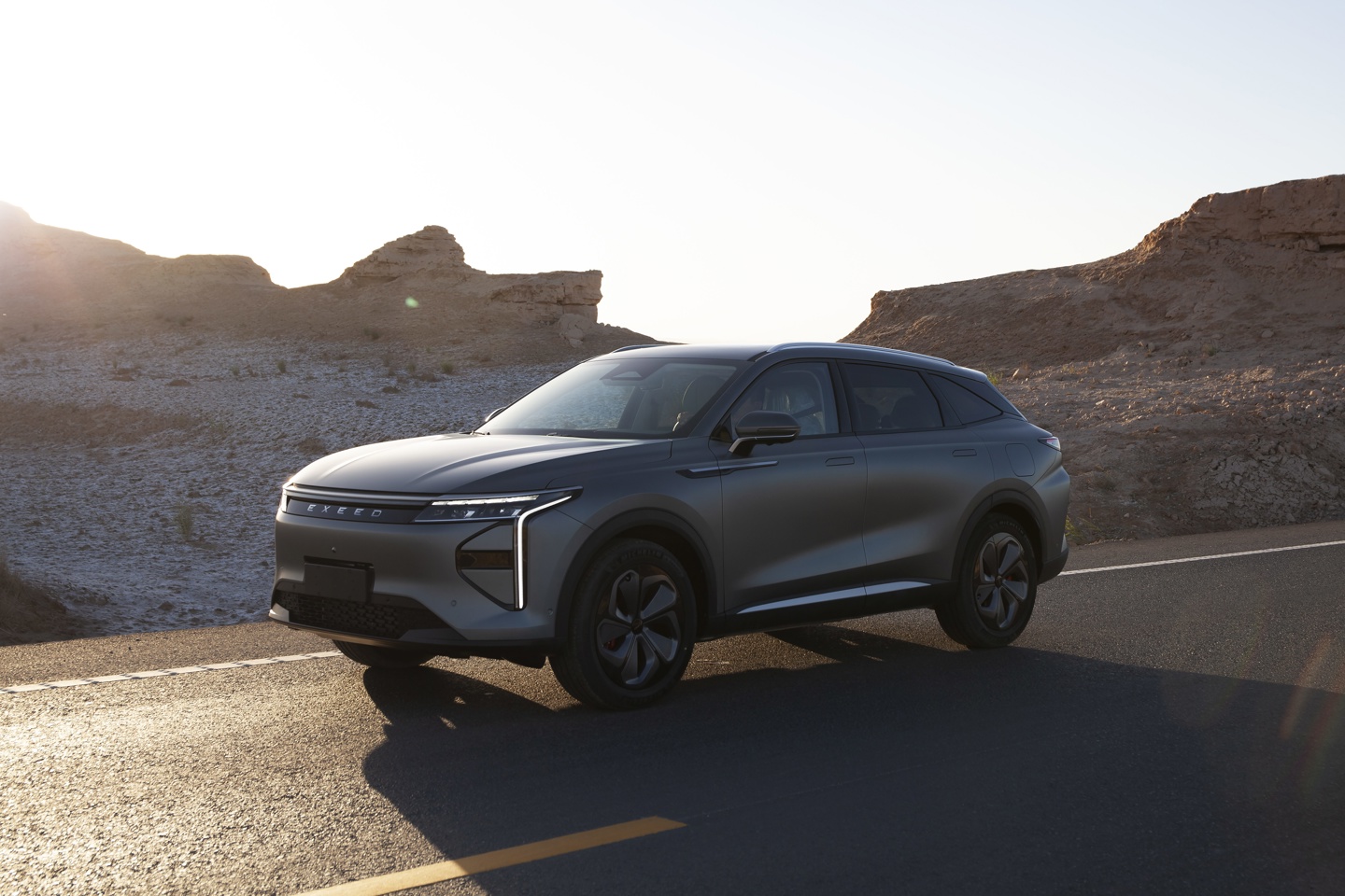 奇瑞星途瑶光 C-DM 四驱版实车亮相，搭载 1.5T + 三电机插混系统