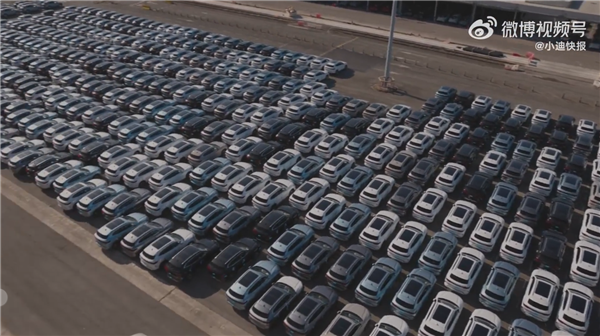 1000辆宋PLUS DM-i怎样运抵西班牙?比亚迪卸车过程太壮观