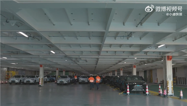 1000辆宋PLUS DM-i怎样运抵西班牙?比亚迪卸车过程太壮观