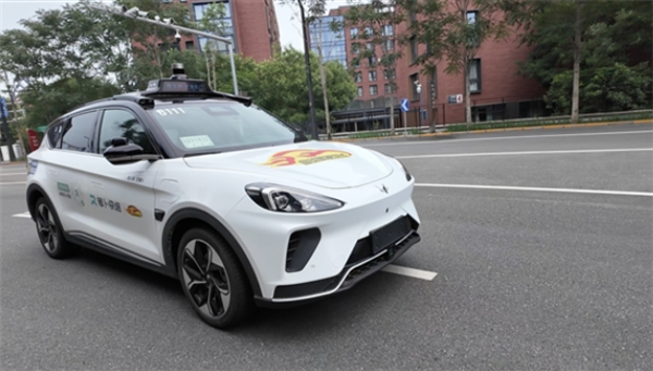 萝卜快跑招聘安全员优先录用老司机:负责数据跟踪采集、紧急情况处理