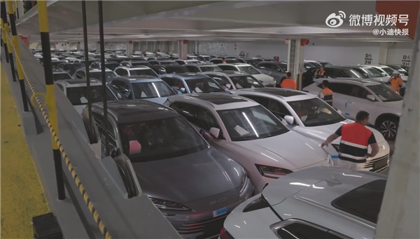 1000辆宋PLUS DM-i怎样运抵西班牙?比亚迪卸车过程太壮观