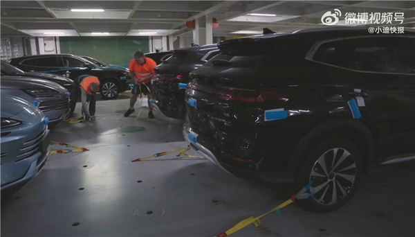 1000辆宋PLUS DM-i怎样运抵西班牙?比亚迪卸车过程太壮观