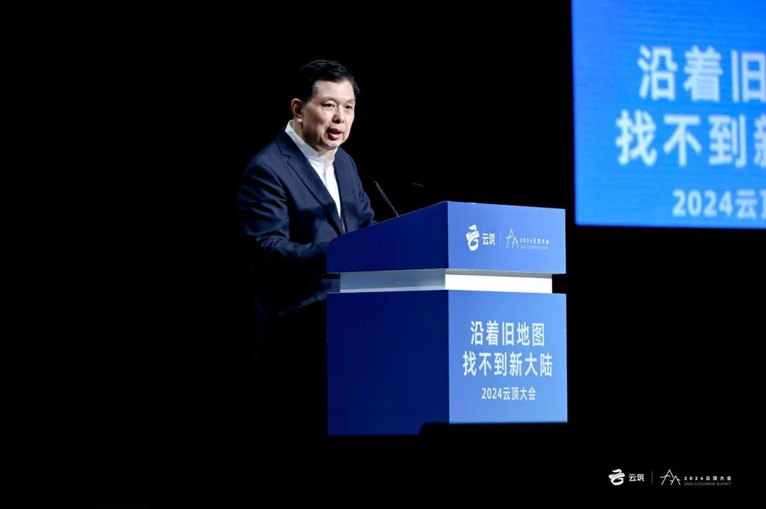 住房和城乡建设部原总工程师、中国建筑业协会原会长、清华大学互联网产业研究院智能建造首席专家王铁宏