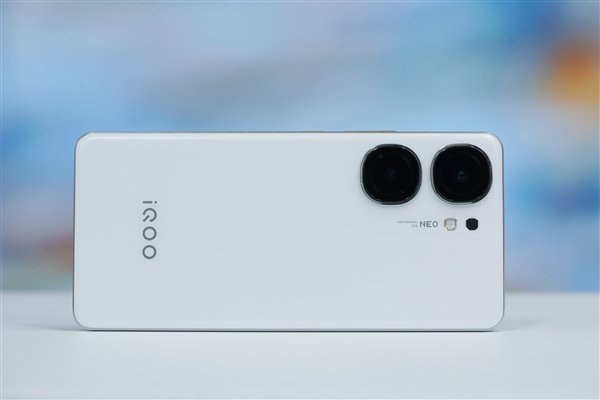 iQOO Neo10参数泄露:骁龙8 Gen3加持 电池暴增到6000mAh