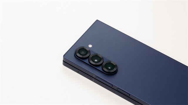 三星Galaxy Z Fold6体验:依然精致的外观 目前最强三星折叠屏