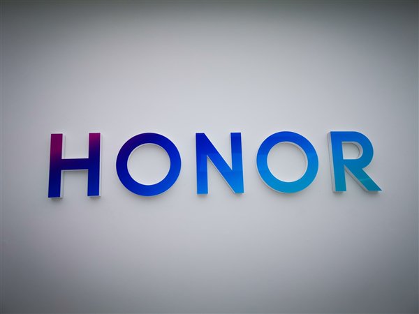 首搭环形闪光灯!荣耀Magic 7渲染图曝光