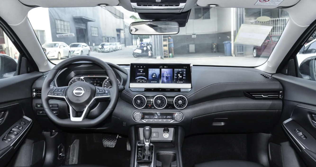 东风日产轩逸黑金版轿车 8 月 20 日上市:专属熏黑配色,新增座椅加热 / 通风功能