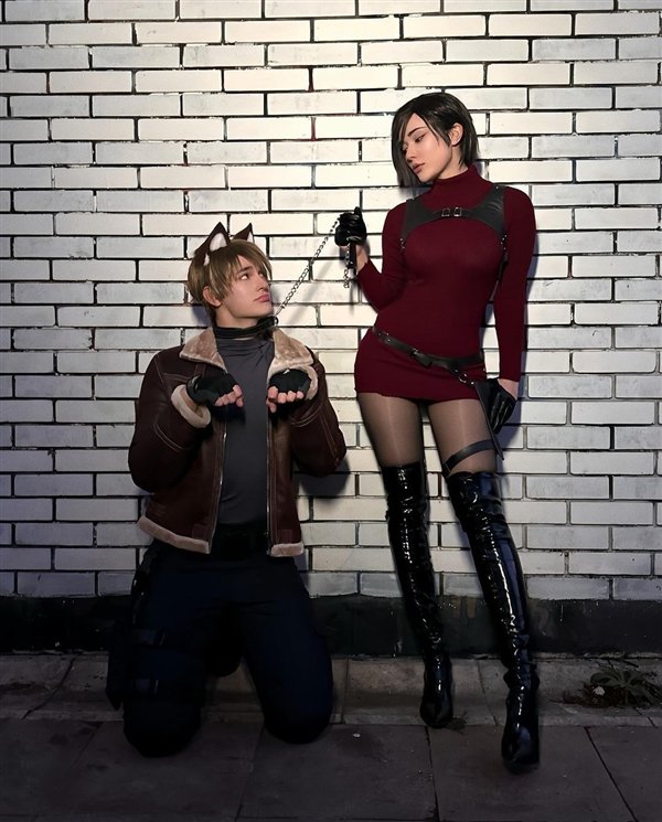 《生化危机4RE》超美Cos图赏:艾达王牵着忠犬里昂