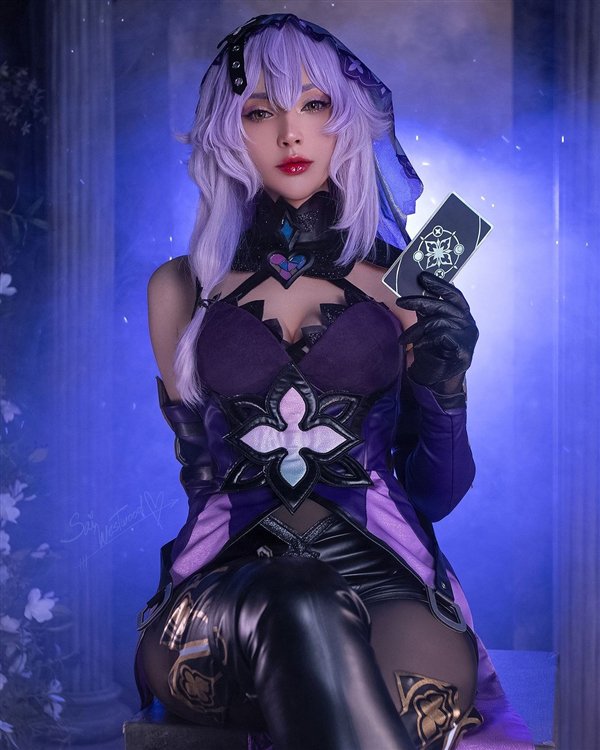 《生化危机4RE》超美Cos图赏:艾达王牵着忠犬里昂