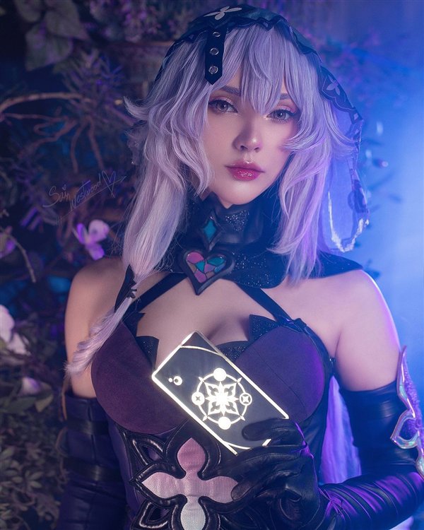 《生化危机4RE》超美Cos图赏:艾达王牵着忠犬里昂