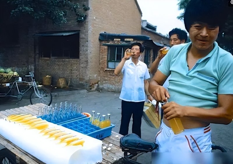 00后们难以想象的年代:卖空调只需站在柜台前收钱、开单