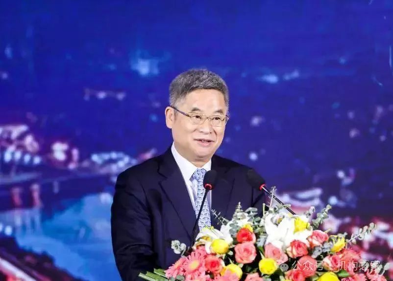 注:上图为农业银行原副行长楼文龙。