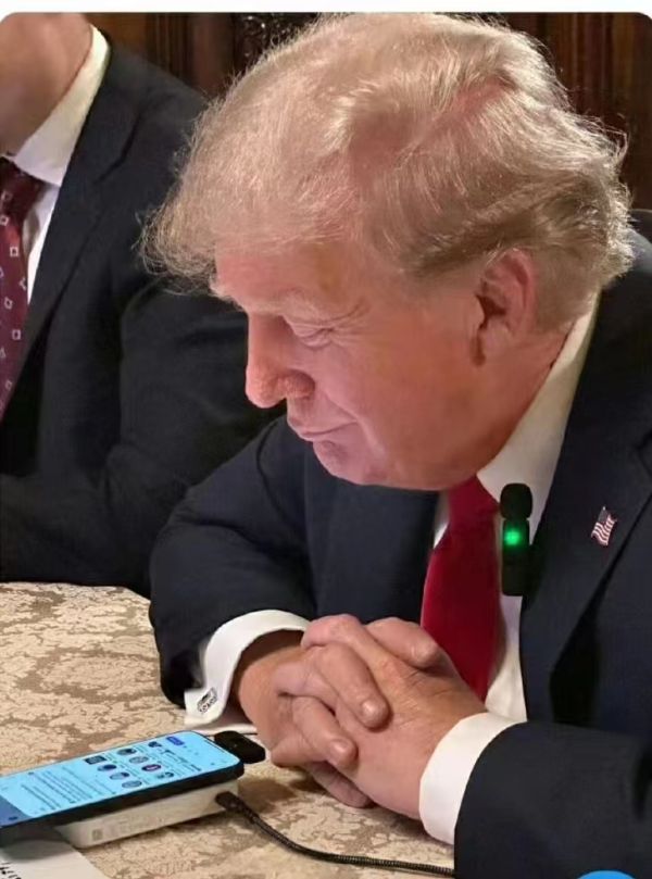 国货品牌频上热搜，特朗普在与马斯克直播中两个中国品牌出圈