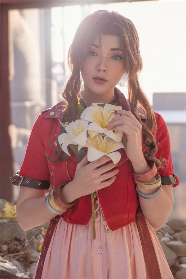 《生化危机4RE》超美Cos图赏:艾达王牵着忠犬里昂