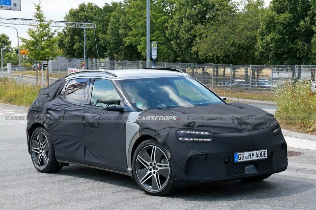 捷尼赛思 GV60 电动 SUV 路测照曝光：宽屏仪表盘、更运动方向盘